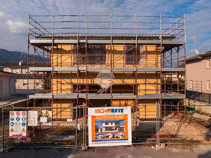 Casa trilocale in vendita in Via Antonio Meucci, Rezzato