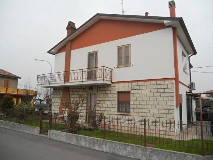 Casa con 5 locali in vendita in Vicolo Giacomo Matteotti, Copparo