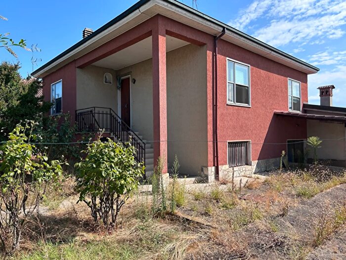 Casa trilocale in vendita in Roberto Cordara, Dorno