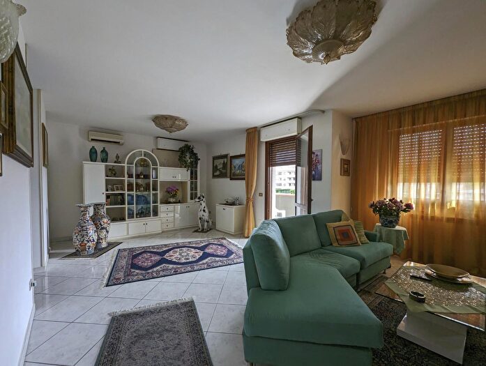 Appartamento con 8 locali in vendita in Grosseto