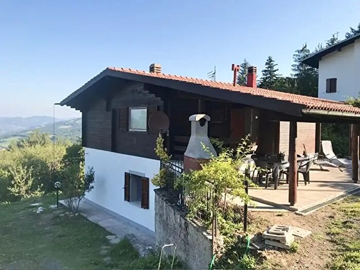 Casa con 7 locali in vendita in San Benedetto Val Di Sambro