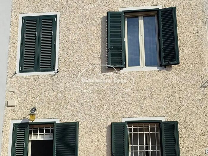 Casa con 6 locali in vendita in Lucca