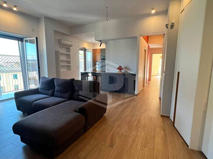 Appartamento trilocale in affitto in Via Girolamo Santacroce, Vomero, Napoli