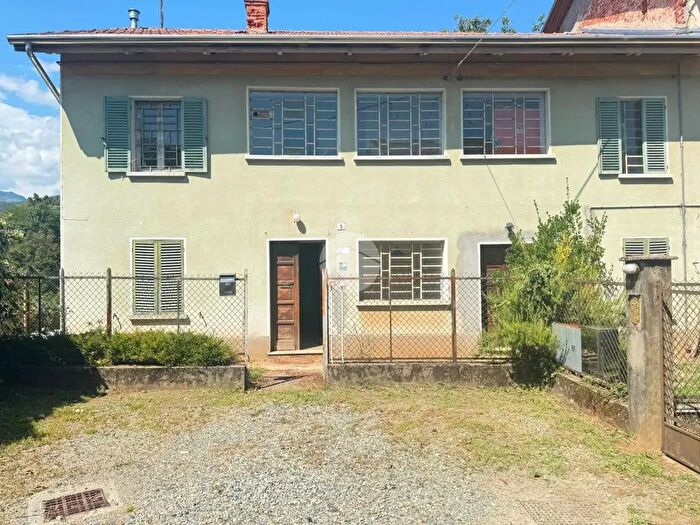 Casa con 8 locali in vendita in Frazione Serralunga, Piatto