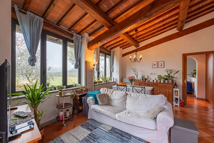 Casa con 8 locali in vendita in Rignano SullArno