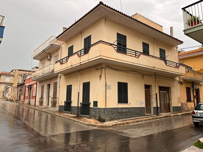 Casa con 6 locali in vendita in Via Rossini Angolo Via Fabrizi, Pachino