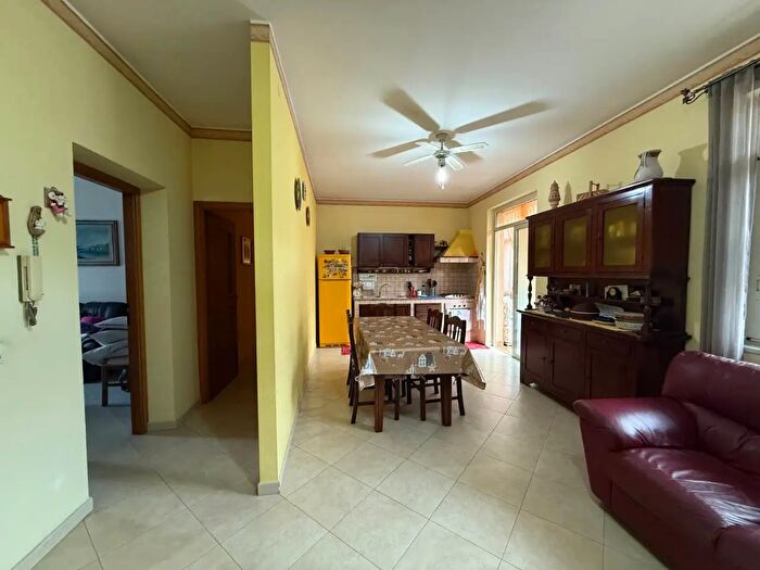 Appartamento con 5 locali in vendita in Via Villagrazia, Palermo