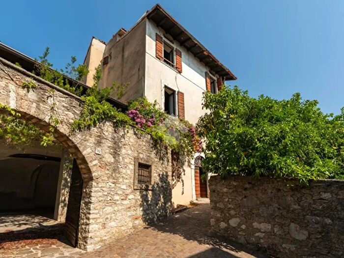 Casa con 6 locali in vendita in Via Fornico, Gargnano