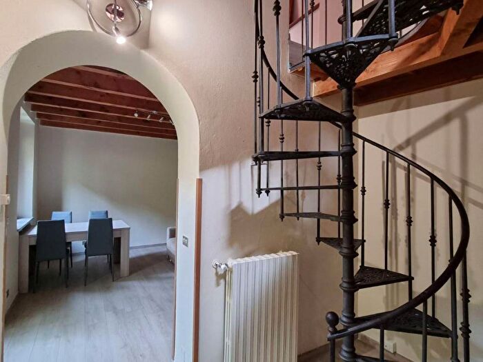 Appartamento bilocale in affitto in Via Pertossi, Centro, Arona