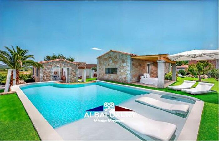 Casa con 6 locali in vendita in Via Cala Sinzias, Castiadas