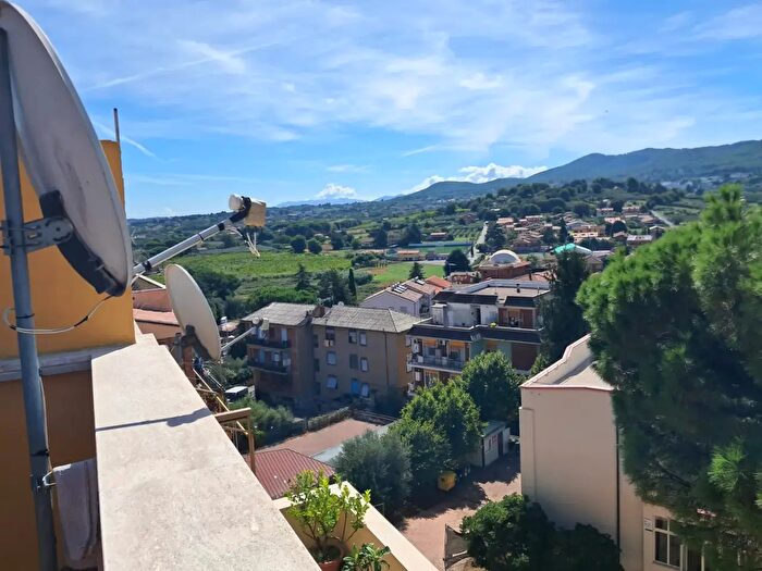 Appartamento trilocale in vendita in Via Santa Lucia, Colonna