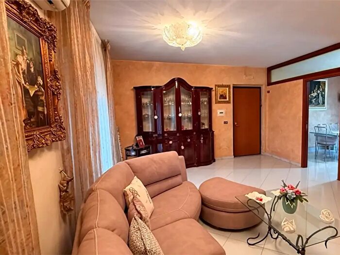 Appartamento trilocale in vendita in Crispano