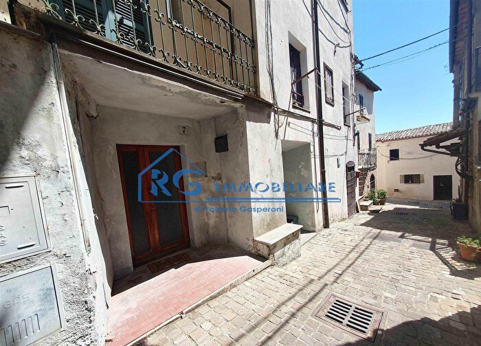 Appartamento trilocale in vendita in Via Olimpia, Castiglione In Teverina