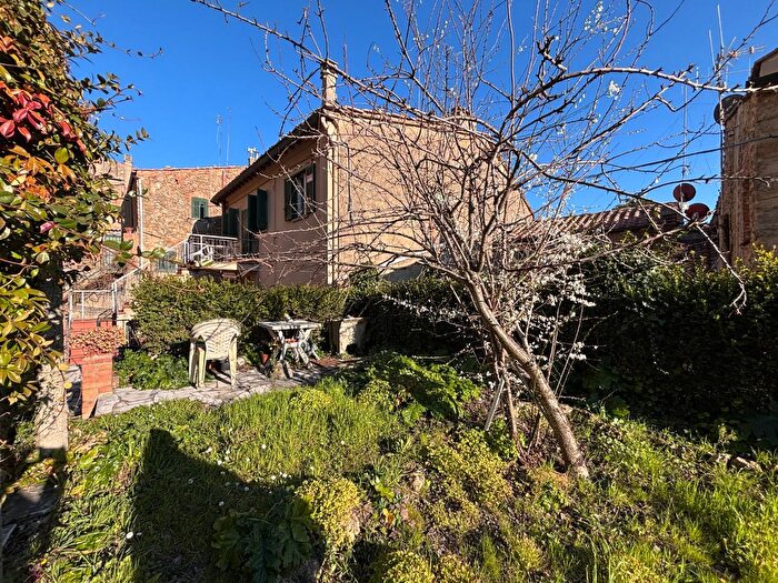 Appartamento con 7 locali in vendita in Volterra