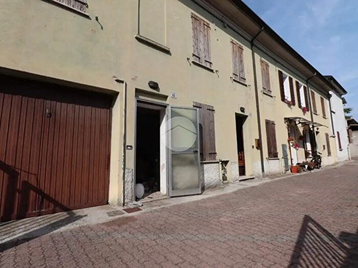 Casa quadrilocale in vendita in Via San Giovanni Bono, Mantova
