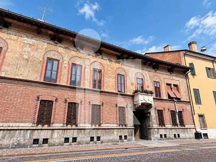Appartamento con 5 locali in affitto in Mantova