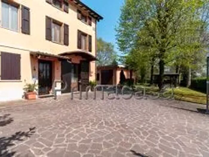 Casa con 6 locali in vendita in Via Asioli C, Correggio