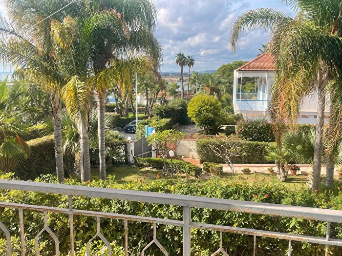 Casa con 7 locali in vendita in Siracusa