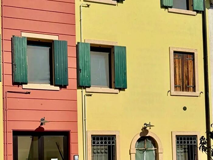 Appartamento trilocale in vendita in Vicolo della Fratellanza, Valeggio Sul Mincio