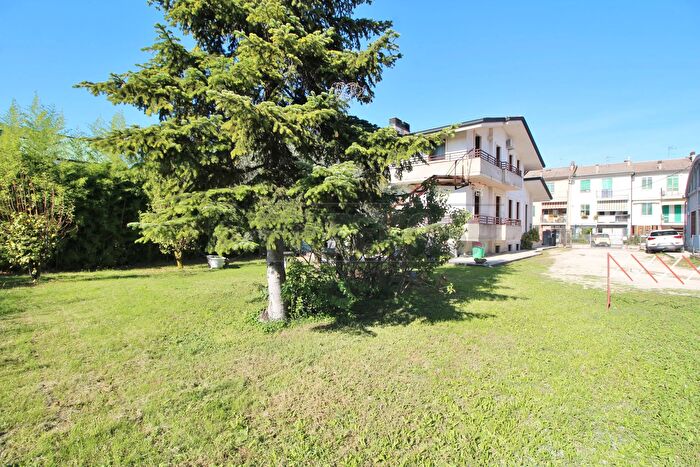 Casa con 13 locali in vendita in Stradella dei Muzzi, Montebello Vicentino