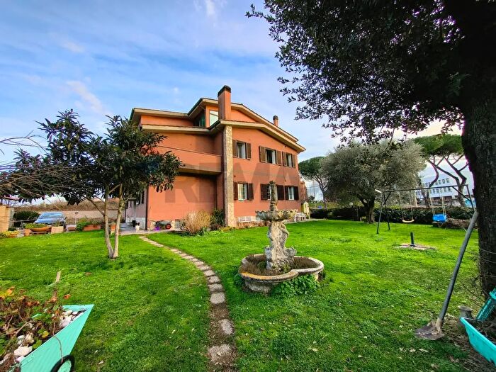 Appartamento trilocale in vendita in Roma