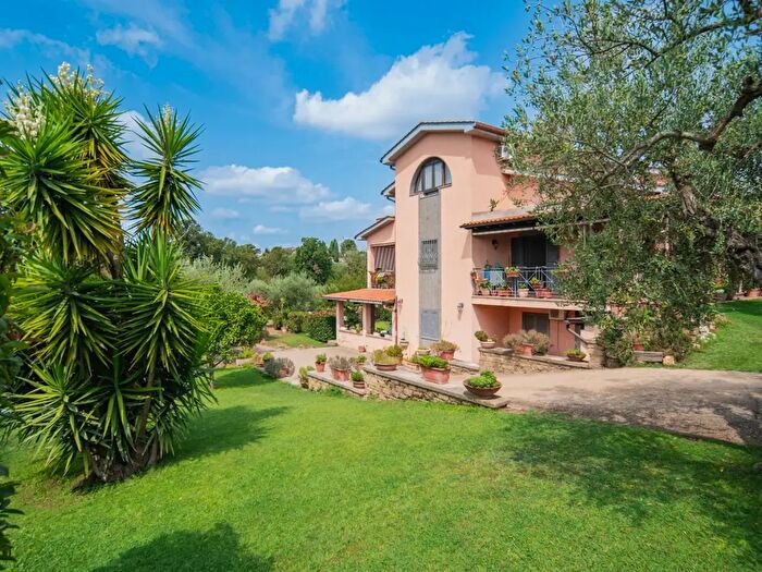 Casa con 6 locali in vendita in Via delle Spinareta, Formello