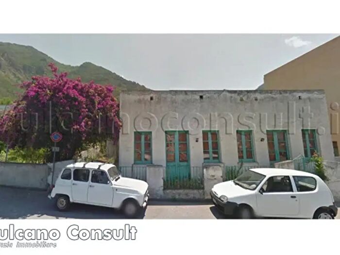 Casa con 6 locali in vendita in Sp, Malfa