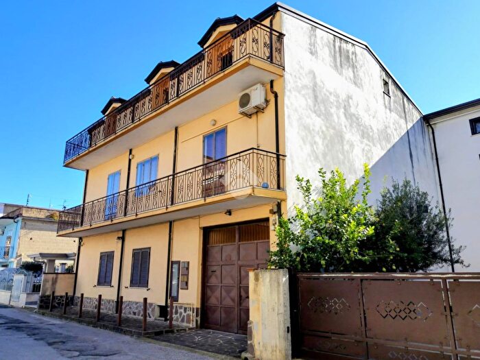 Casa con 10 locali in vendita in Via Luca Giordano, Santa Maria A Vico