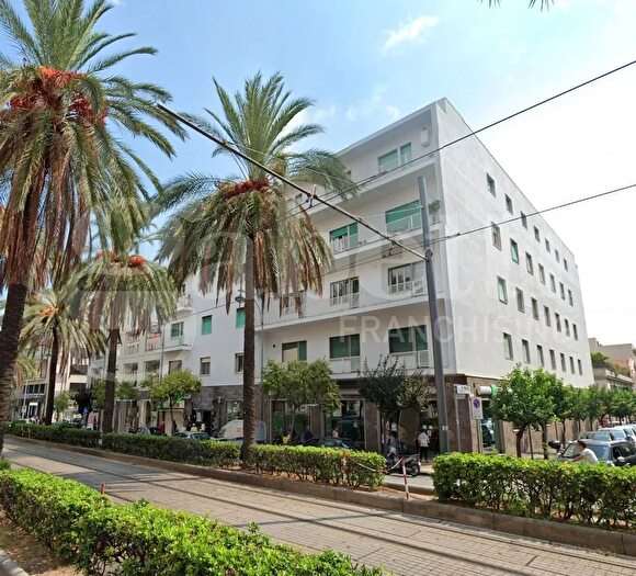 Appartamento con 8 locali in vendita in Viale San Martino, Messina