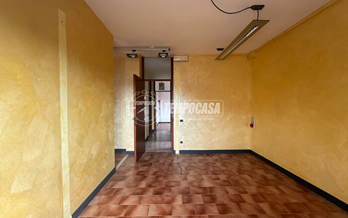 Appartamento con 5 locali in vendita in Via Giuseppe Gamba, Asti