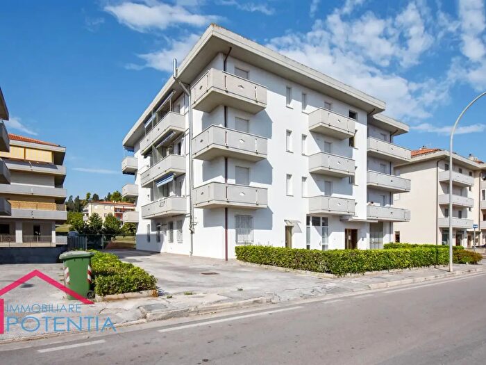 Appartamento bilocale in vendita in Via Spontini, Potenza Picena