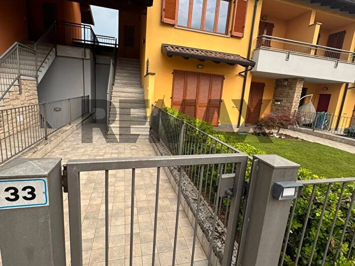 Appartamento trilocale in vendita in Osio Sotto
