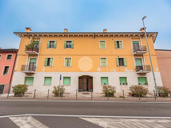 Appartamento con 5 locali in vendita in Via S Giovanni della Paglia, Villafranca Di Verona