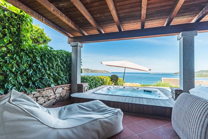 Casa quadrilocale in vendita in Villaggio Punta Molara, San Teodoro