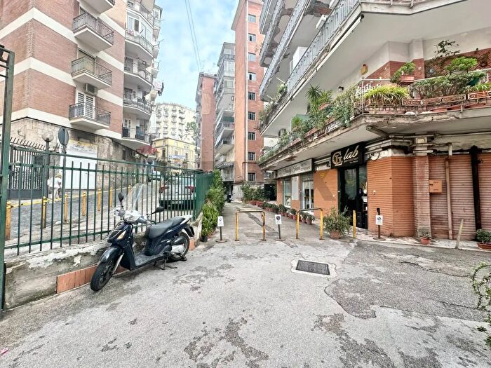 Appartamento quadrilocale in vendita in Via Luca Samuele Cagnazzi, Napoli