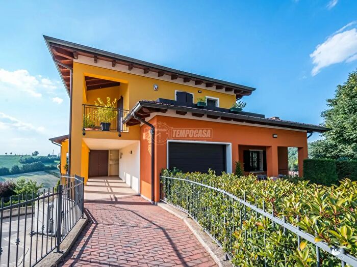 Appartamento trilocale in vendita in Via Po, Pavullo Nel Frignano