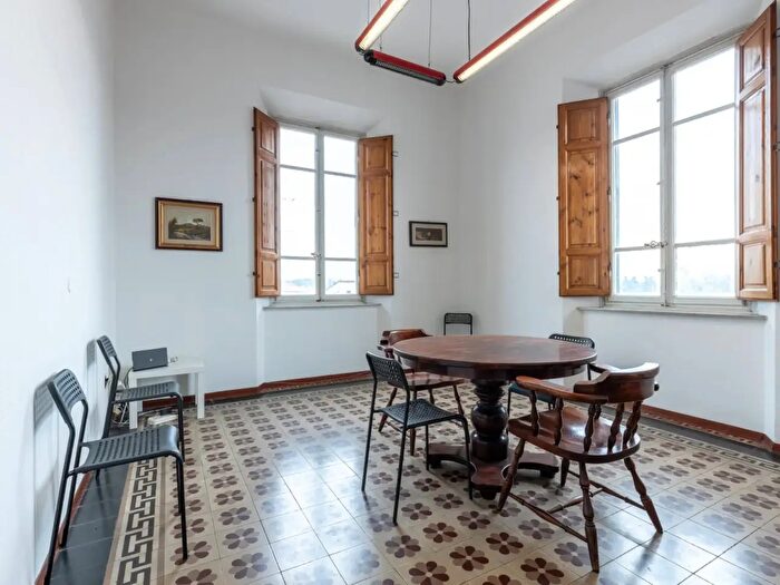 Appartamento con 5 locali in vendita in Viale San Concordio, Lucca