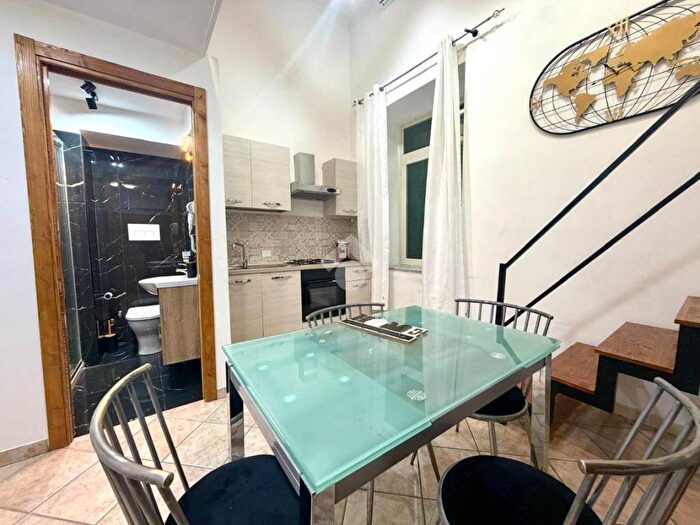 Appartamento monolocale in affitto in Via Francesco Girardi, Monte Santo, Napoli