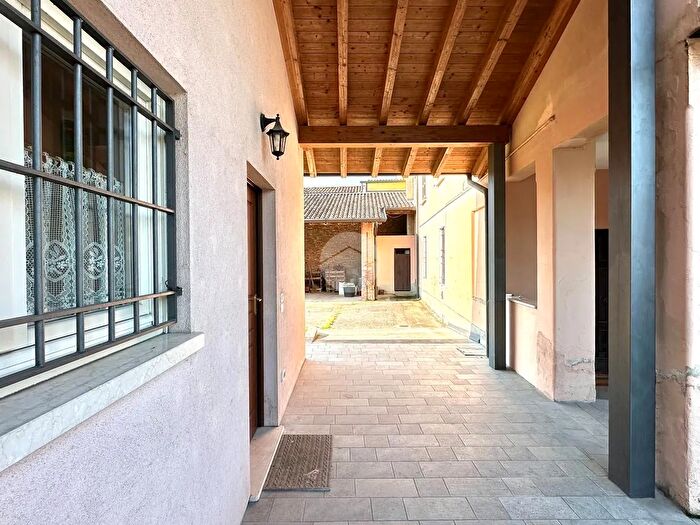 Casa con 6 locali in vendita in Via Roma, Dello