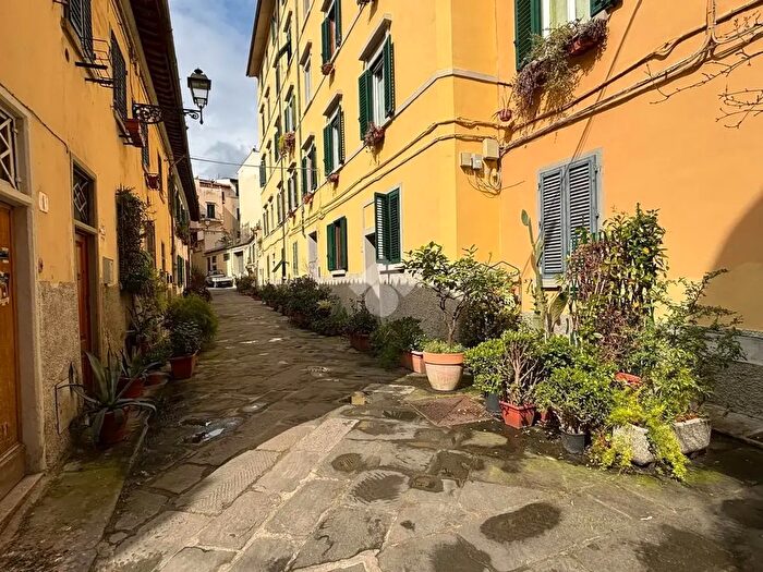 Appartamento quadrilocale in vendita in Vicolo del Barbi, Firenze