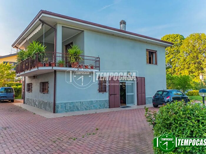 Casa trilocale in vendita in Via Papa Giovanni XXIII a, Bareggio