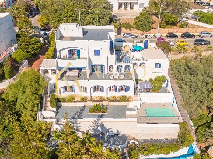 Casa con 8 locali in vendita in Lungomare Enea, Anzio