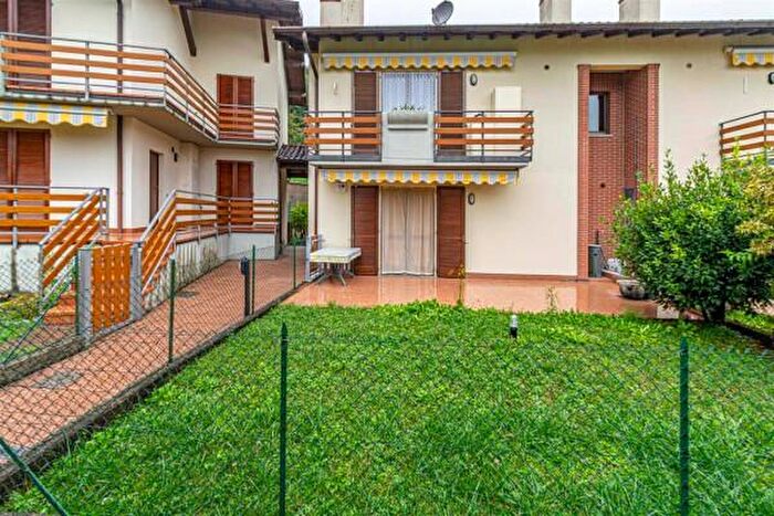 Appartamento bilocale in vendita in Via Gromo, SantOmobono Terme