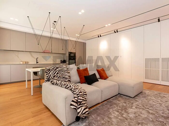 Appartamento con 6 locali in vendita in Via Grotte Bianche, Catania