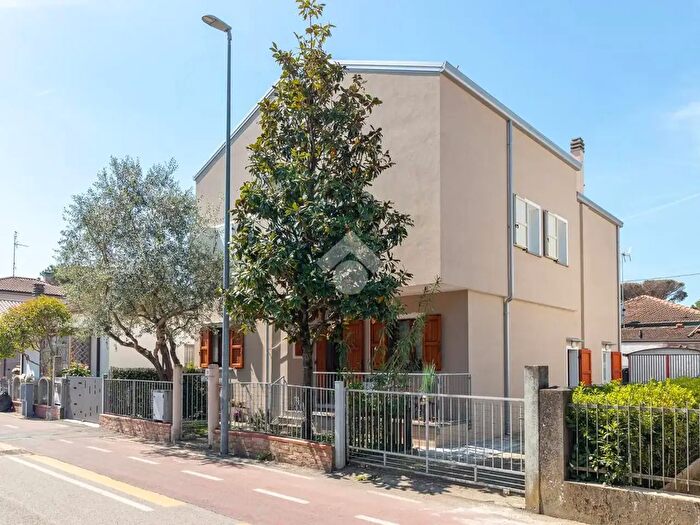 Appartamento con 5 locali in vendita in Via Galileo Galilei, Cervia