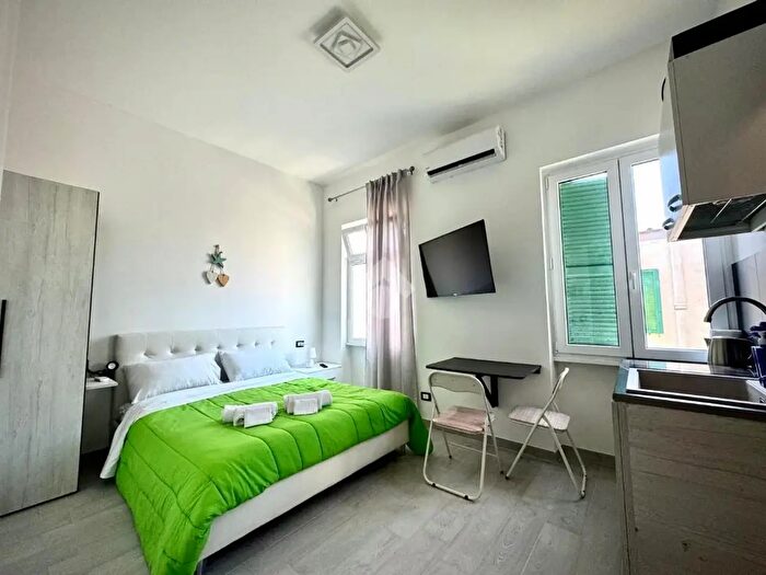 Casa con 12 locali in vendita in Via Valdambrini, Santa Marinella