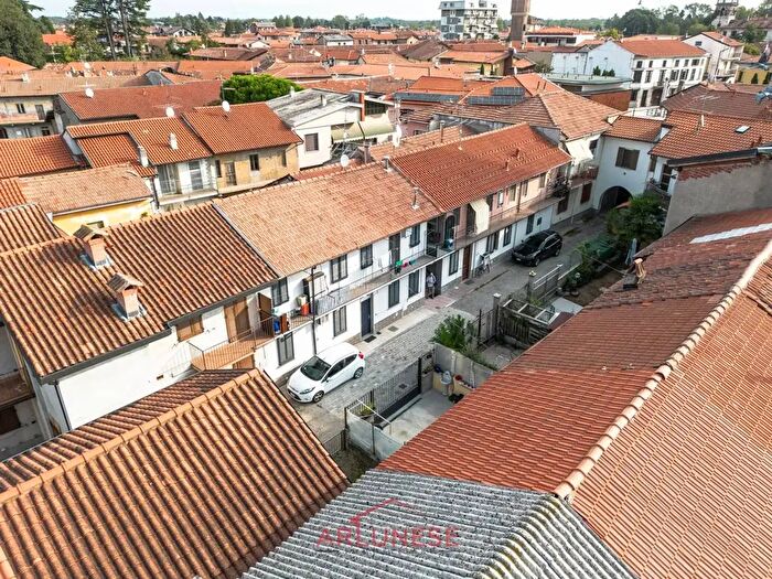 Appartamento trilocale in vendita in Via Lonato, Buscate
