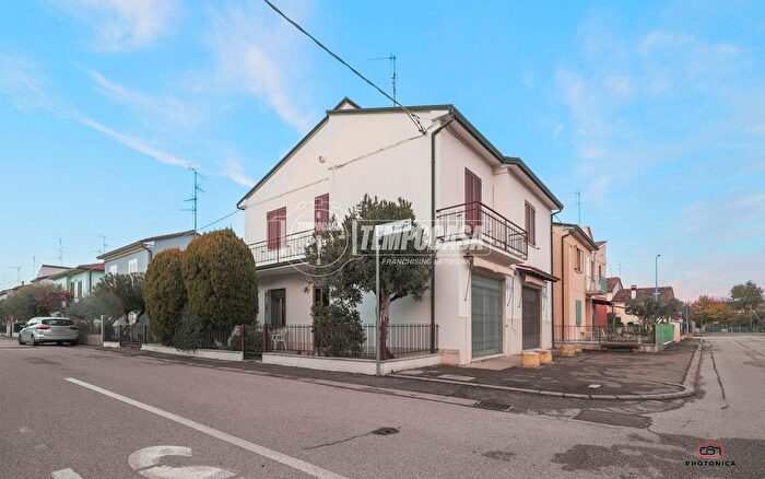 Casa con 6 locali in vendita in Via Trieste, Lugo