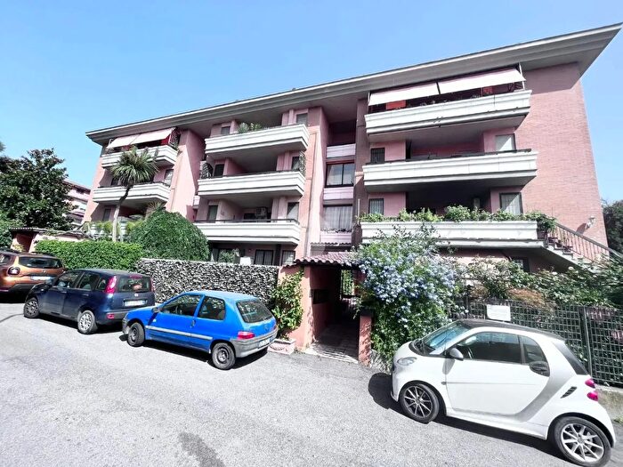 Appartamento trilocale in vendita in Via Torri di Castel di Leva, Roma