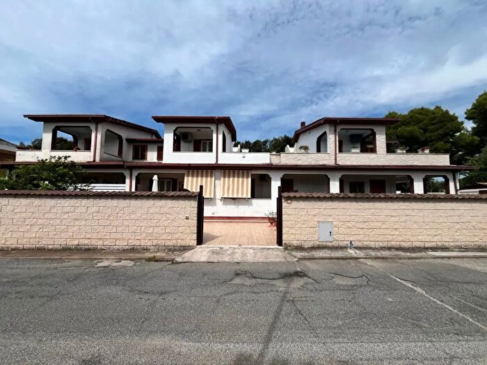 Casa con 5 locali in vendita in Ardea
